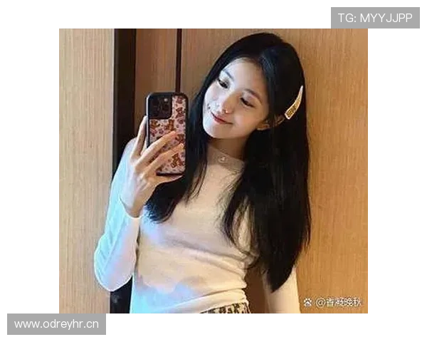 刷到安赛龙晒日常，训练完就进私人会所，我的工资开始怀疑人生