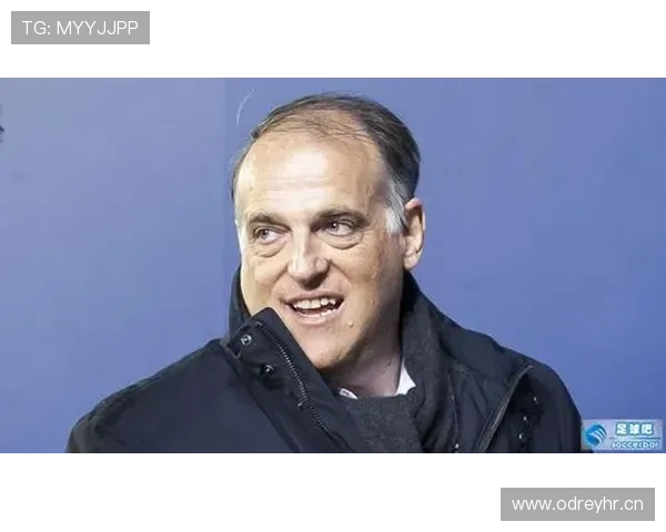 皮克退役后天天晒豪宅游艇，这哪是踢球的，分明是豪门贵公子